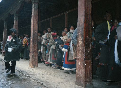 Lhasa Johkhang Pilger (Kahlen_0557)