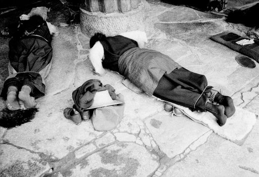 Lhasa SW Prostrations (Kahlen_0565)