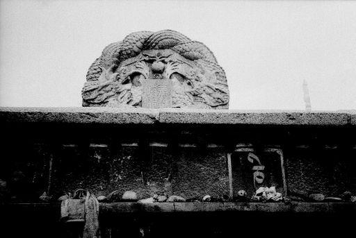 Lhasa SW Hist Stele (Kahlen_0582)