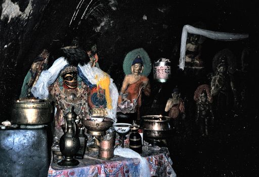 Lhasa Chagpori Palalupuk Orakel Etc Statuen (Kahlen_0589)