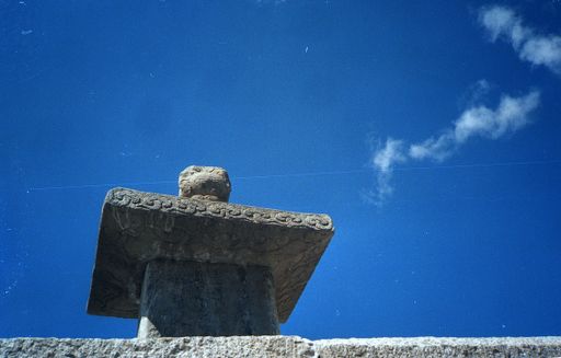 Lhasa Tib Stele Top (Kahlen_0609)