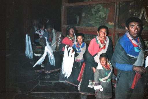 Lhasa Johkhang Pilger (Kahlen_0643)