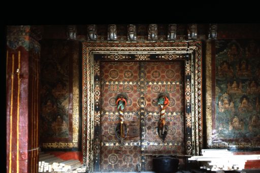 Lhasa Hof Portal (Kahlen_0671)