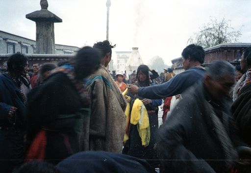Lhasa Johkhang Pilger Katas (Kahlen_0676)