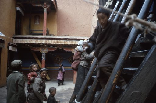 Tashilunpo Treppe (Kahlen_0863)