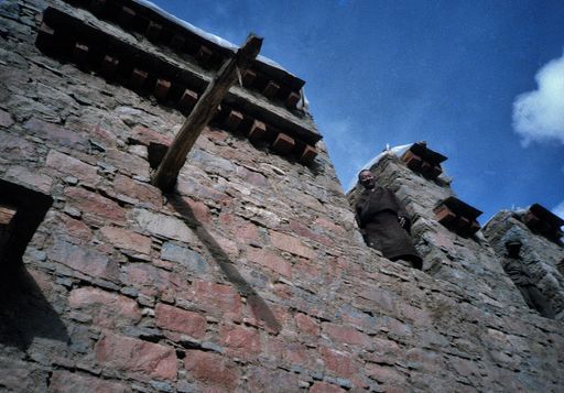 Tsurphu Mauerfugenwand Mit Mönchen (Kahlen_0939)