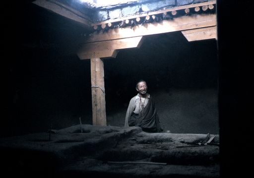 Tsurphu Alte Neue Küche Zahn Mönch (Kahlen_0979)