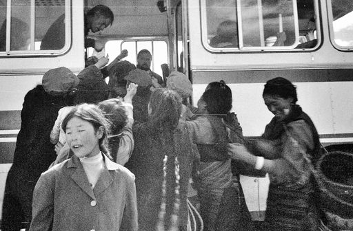 Tingri S-W Ole+Tibeter Am Bus (Kahlen_1000)