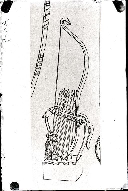 A 147: Vergleichsbild: Kleiner Bogen aus Horn, sog. mongolischer Bogen. Frontale Bespannung