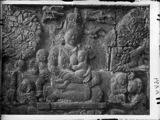 A194: Vergleichsbild: Relief einer Göttin mit Kind aus Angkor (?) (A_194.jpg)