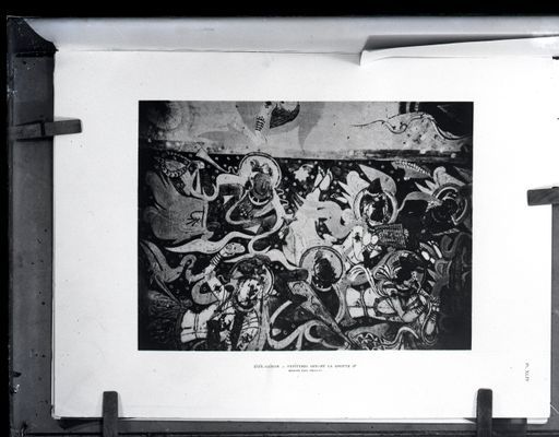 A 354: Musikanten und jubelnde Götter ; (Fremdfoto Pelliot: AP 7472)