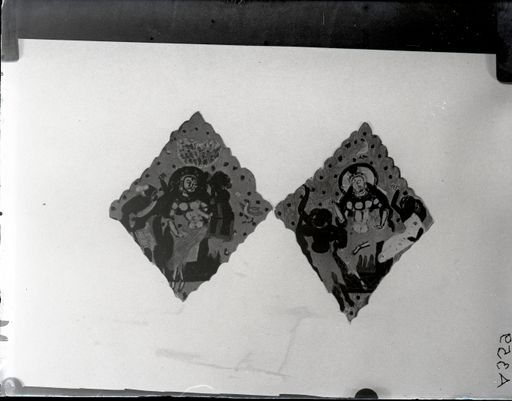 A 359: Zwei Rhomben mit Jātaka-Darstellungen