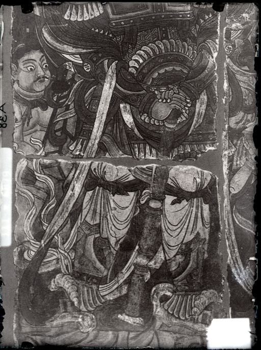 A38: Detail aus der Entführung eines Kindes durch Garuḍa ; linke untere Ecke mit Unterkörper des Weltenhüters (A_38_III_6879_Det.jpg)
