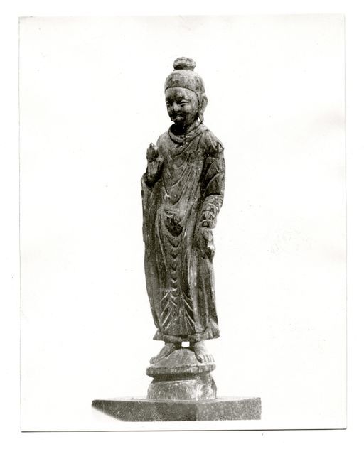 A 486: Hölzerne Statuette eines stehenden Buddha mit hohem Krobylos und in Abhayā-Haltung