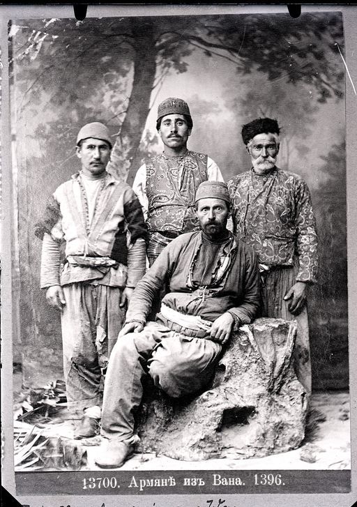 A 656: Armenier Gruppenportrait aus russischer Publikation/Fotosammlung