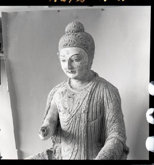 A 672: Arbeitsfoto des unrestaurierten sitzender Buddha