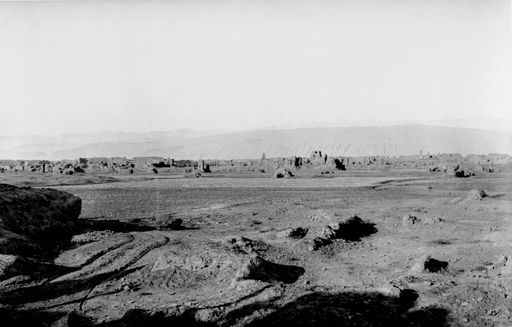 B1000: Panorama der ummauerten Stadt Khocho (Idikutshahri) von Süden und der Ruine X aus (B_1000_Khocho_pos.jpg)