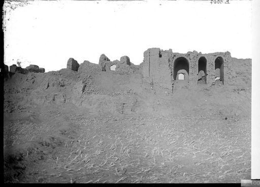 B1007: Gewölbe eines Tempels am südwestlichen Ende der inneren Mauer von Süden gesehen, östlich von B 1008 (B_1007_Khocho.jpg)