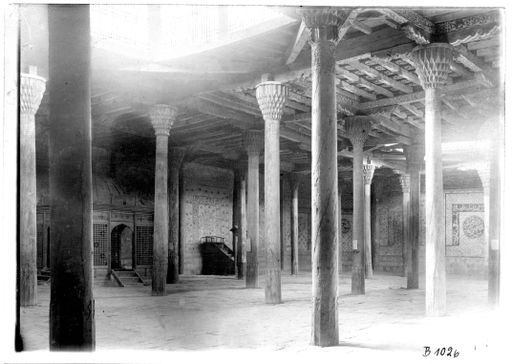 B 1026: Pfeilersaal in Grabmoschee des Familie des Wang von Komul