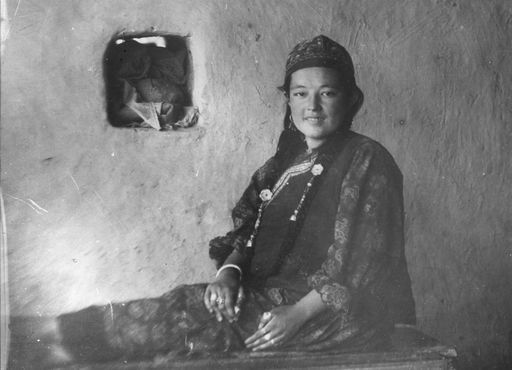 B 1029: Zuwida Khan, Tochter des Hauswirts Sa'ut von Karakhoja 1905