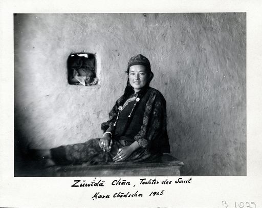 B1029: Zuwida Khan, Tochter des Hauswirts Sa'ut von Karakhoja 1905 (B_1029_Kho_pos.jpg)