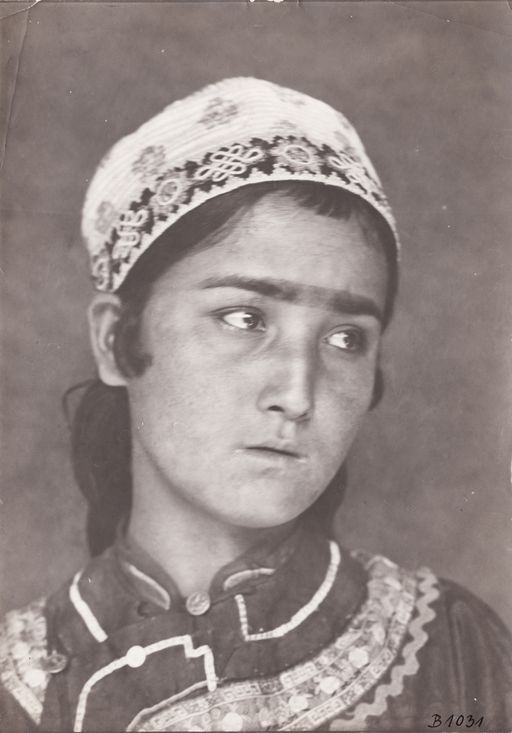 B1031: Hashirä Khan, Bäuerin in Kirish (Turfan_IV_32_B_1031_Khashira_Khan.jpg)