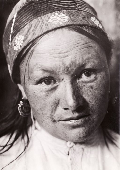 B1035: Khalpa Khan, Bäuerin in Kirish (Turfan_IV_26_B_1035_Khalpa_Khan.jpg)