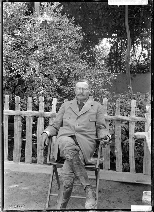 B 1068: Albert von Le Coq im Garten des Scheich