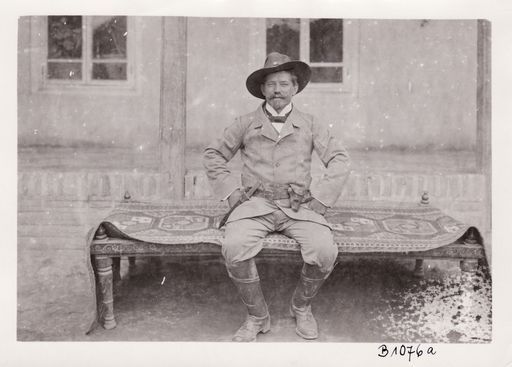 B1076: Theodor Bartus (Grabungstechniker aller vier deutschen Expeditionen) (Turfan_IV_12_B_1076a.jpg)
