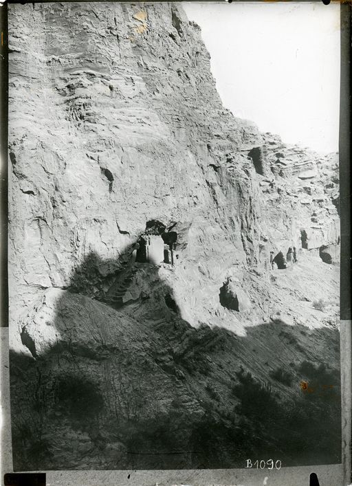 B1090: Felswand mit Höhleneingängen: Eine Felsentreppe gab der Treppenhöhle bei Grünwedel den Namen (B_1090_DIA.jpg)