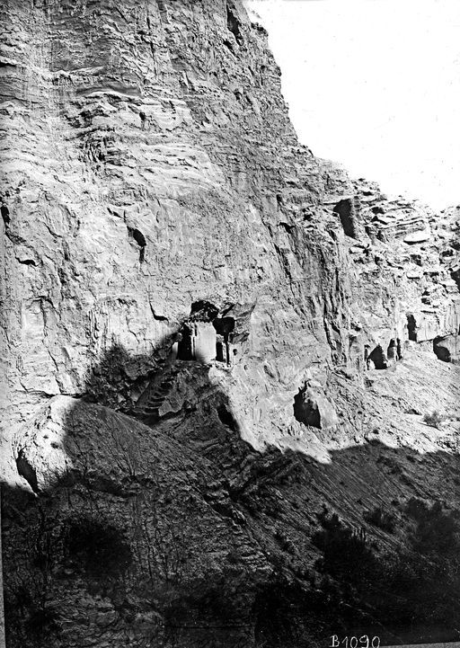 B1090: Felswand mit Höhleneingängen: Eine Felsentreppe gab der Treppenhöhle bei Grünwedel den Namen (B_1090_Kiz_110-118.jpg)