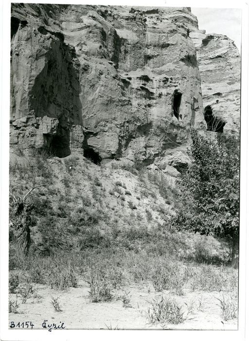 B1154: Höhlen östlich der kleinen Schlucht (B_1154_Kiz_pos.jpg)