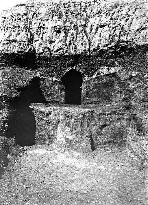 B1155: Höhle mit einer Holzschwelle (B_1155_Achik_Ilek.jpg)