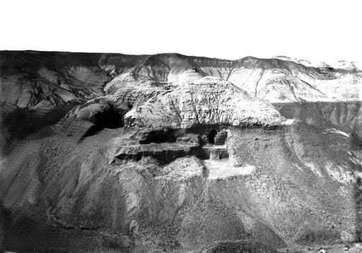 B 1185: Fast vollständig von Sand befreite Höhlenanlagen