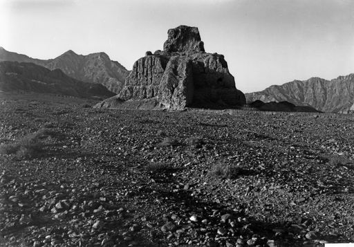 B1194: Hoher Stūpa mit Rampe oder Treppe (B_1194_Sub.jpg)