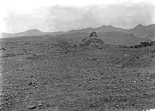 B1200: Hoher Stufen-Stūpa mit Rampe oder Treppe von Südosten (B_1200_Sub.jpg)