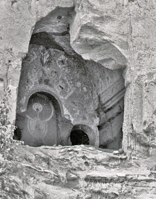 B1268: Blick von der Talsohle auf die Felsnase westlich des Eingangs zur kleinen Bachschlucht (B_1268_det.jpg)