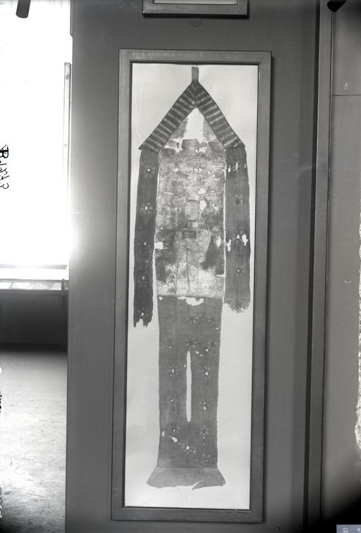 B 1273_1: Gerahmte manichäische Tempelfahne mit stehendem Electus. aufgenommen im Museum für Völkerkunde