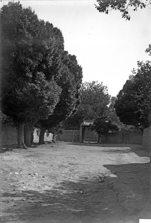 B 1298: Zugang zur Gartenanlage des Fürsten von Komul