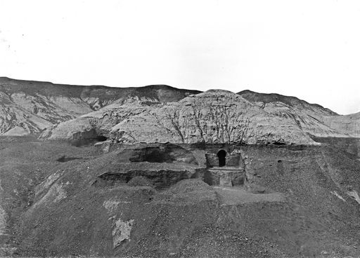 B 1306: Hügel mit 'Schwellenhöhle' und 'Großer Höhle'.