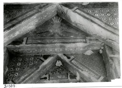 B1307: Doppelköpfiger Garuḍa und verschiedene Blütenmuster an der Kassettendecke eines Höhlenraums (B_1307_pos.jpg)