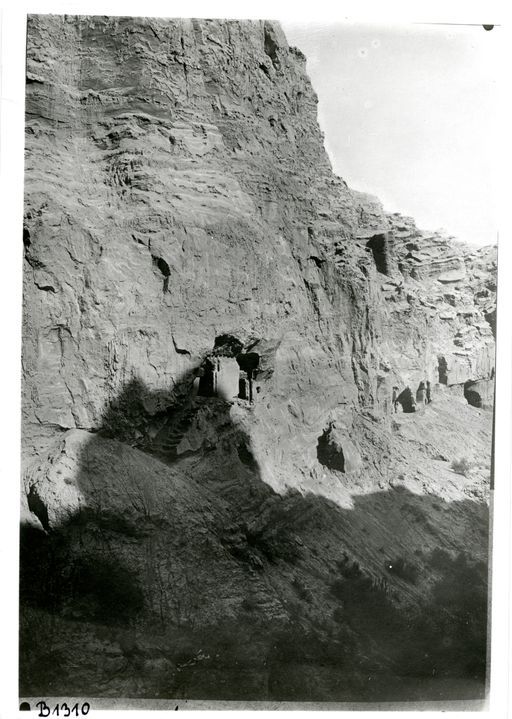 B1310: Felswand mit Höhlen am Ende der Großen Schlucht (B_1310_Kiz_pos.jpg)