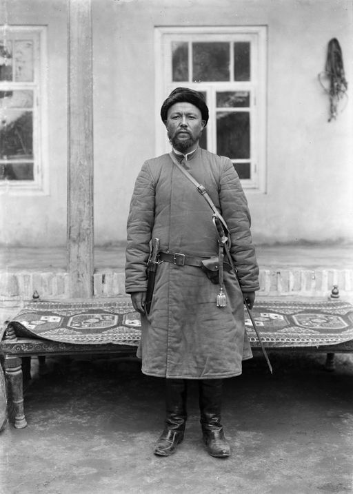 B 1357: Isa Khan von Kucha, Wirt der Deutschen, er war Aksakal der aus dem russischen Zentralasien stammenden Bewohner