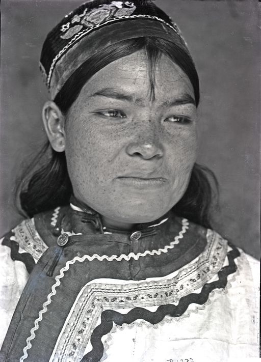 B 1359: Frau aus der Kucha-Oase