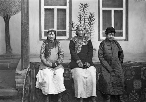 B 1360: Die drei Frauen des Isa Khan
