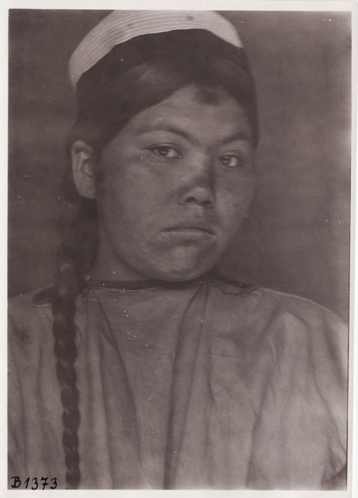 B1373: Hafiza Khan, Bäuerin (Turfan_IV_34_B_1373_Haefiza_Khan.jpg)