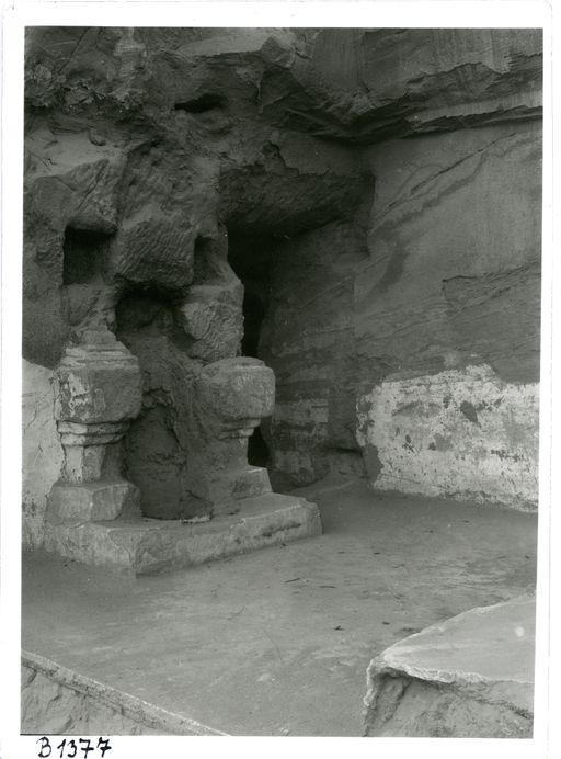 B1377: Feuerstelle in einer Wohnhöhle (B_1377_Kiz_pos.jpg)