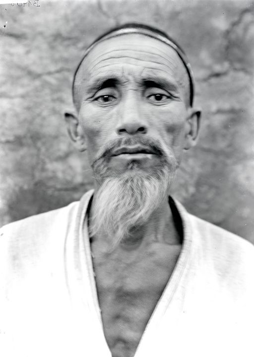 B 1408: Idris Akhond Aksakal, Dorfältester von Kirish, Wirt der 4. Expedition