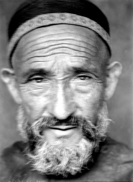 B 1425: Maksud Darogha, Le Coqs Begleiter T III und IV - mit Kappe