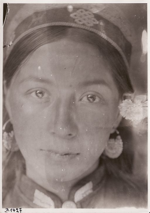 B 1427: Irada Khan, Bäuerin